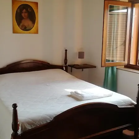 Casa vacanze For 6 People In Luzi Farmhouse *