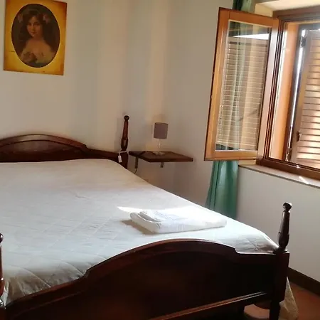 Casa vacanze For 6 People In Luzi Farmhouse *